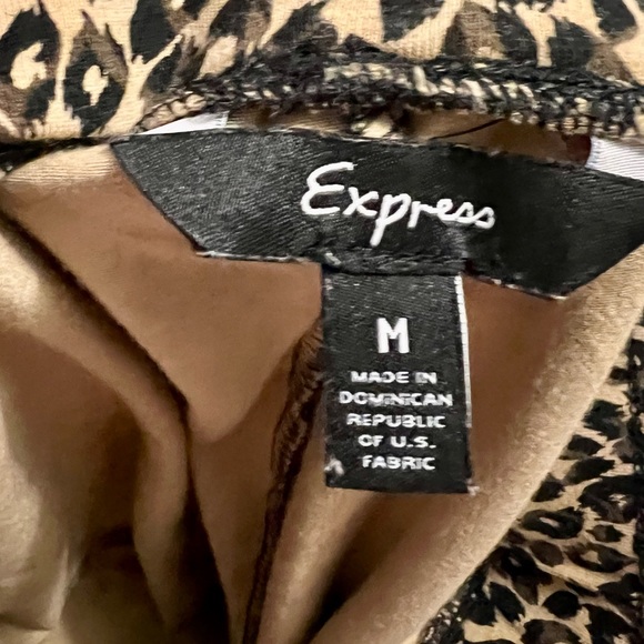 Leopard Capri Leggings, Size Medium, Express, Preowned, Good Condition - Picture 4 of 7